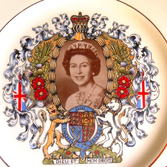 NWT Queen Elizabeth II Silver Jubilee Commemorative Plate Fine China England - Picture 2 of 4